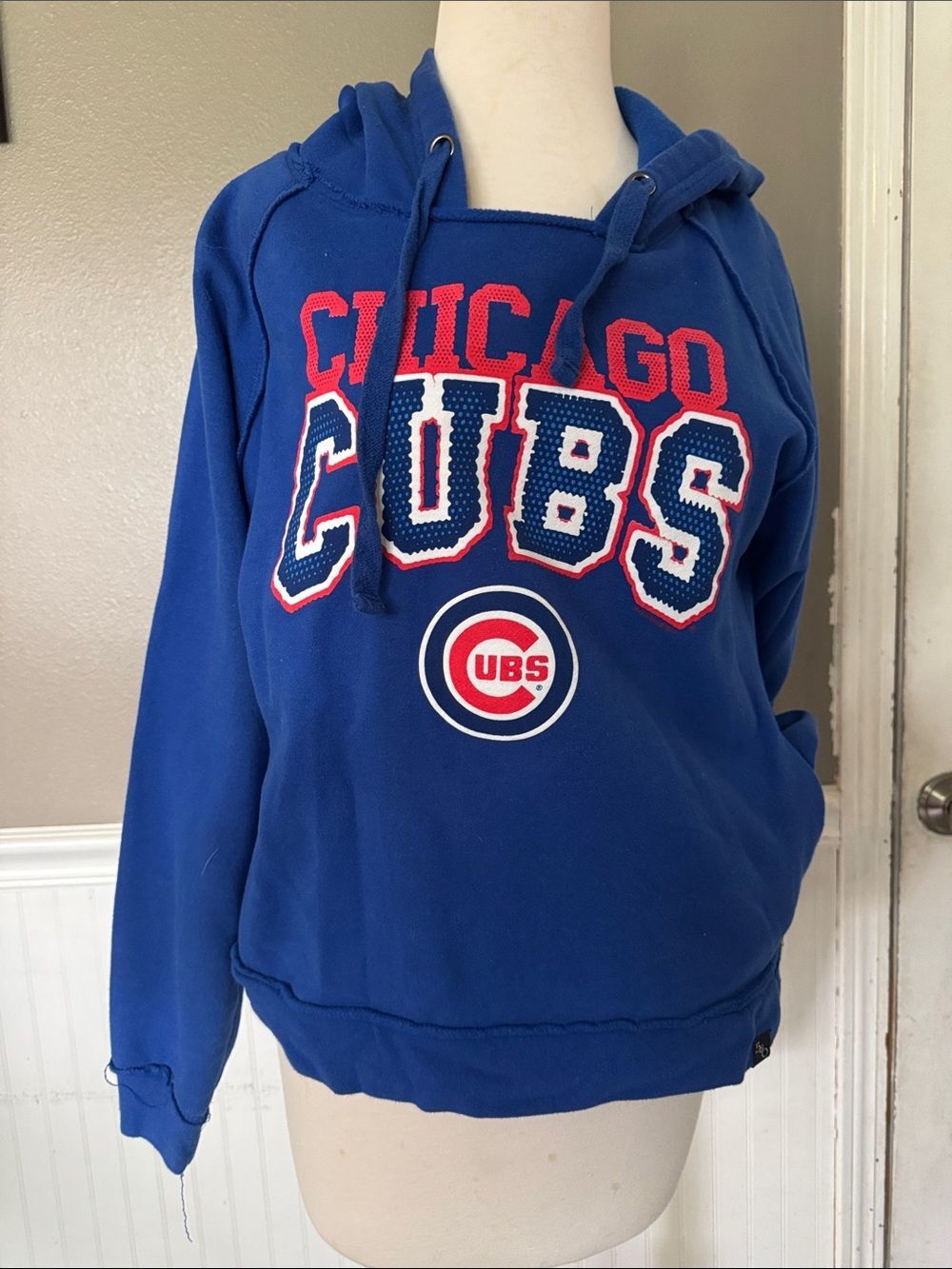 5th & Ocean Blue Chicago Cubs Pullover Hoodie with Red/White Logo